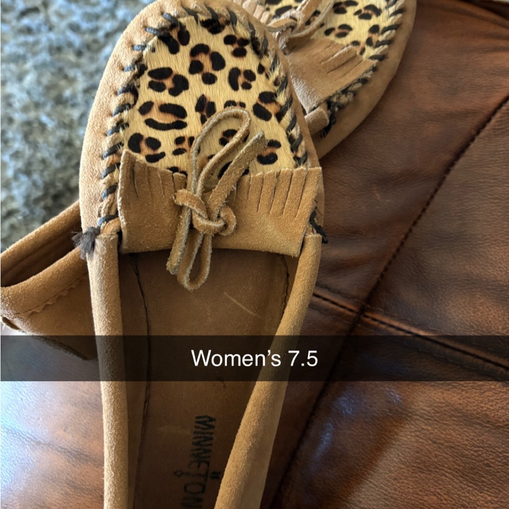 Minnetonka Women's Moccasins - Leopard Print Tan